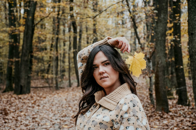 Portrait of a beautiful young woman, autumn, forest, outdoors.