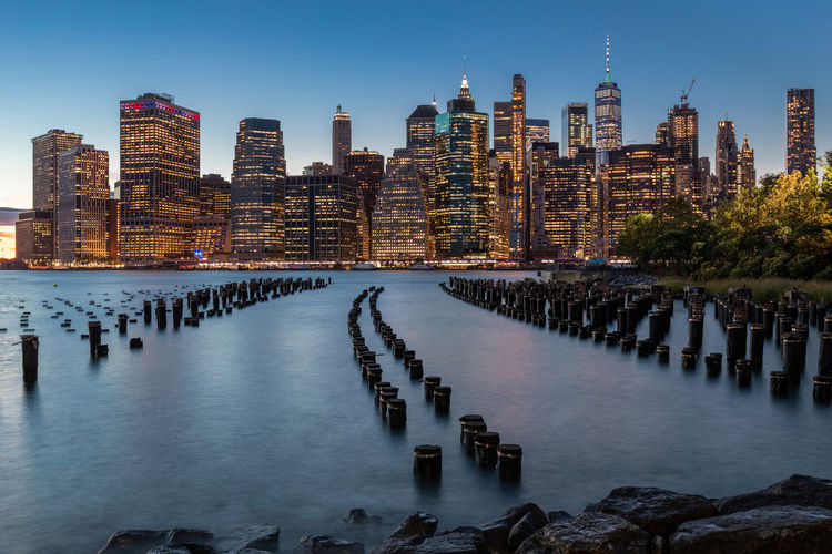 Beautiful sunset and lower manhattan skyline with east river and new york city. twilight 