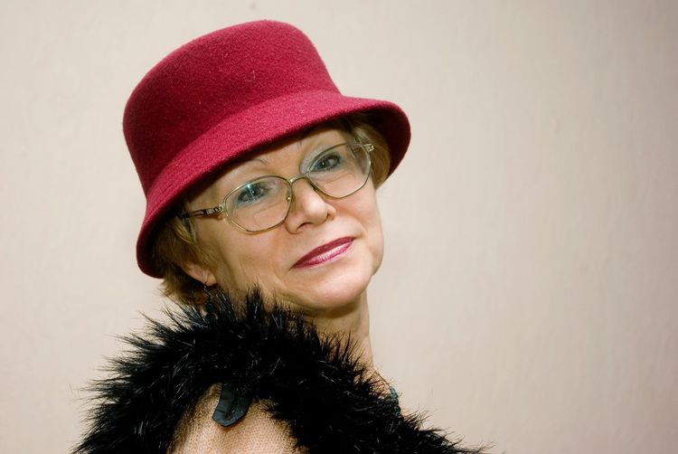 Portrait of woman with fur and hat