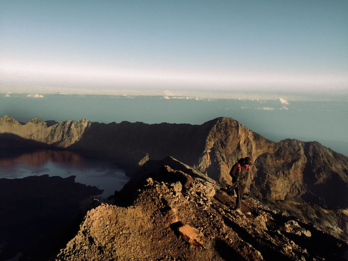Struggle to the top of mount rinjani