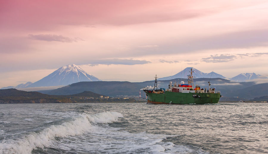 Tugboat in the pacific ocean near the kamchatka peninsula
