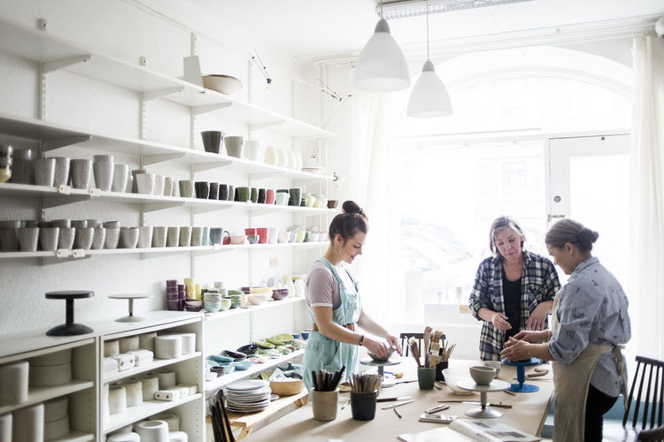 Authentic lifestyle photography by Maskot photo agency. Humans Lifestyles Lifestyle Photography Real People Small Business