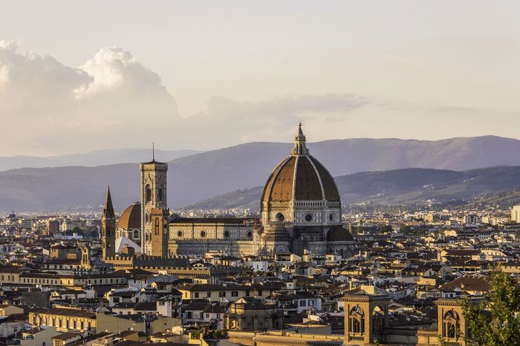 View of santa maria del fiore cathedral from piazzale michelangelo in florence downtown, tuscany