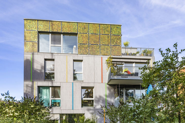 Germany, baden-wurttemberg, tubingen, modern energy efficient apartment building in lustnau quarter