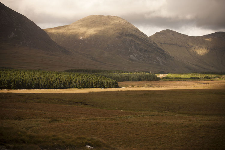 Scenic view of connemara mountains against sky