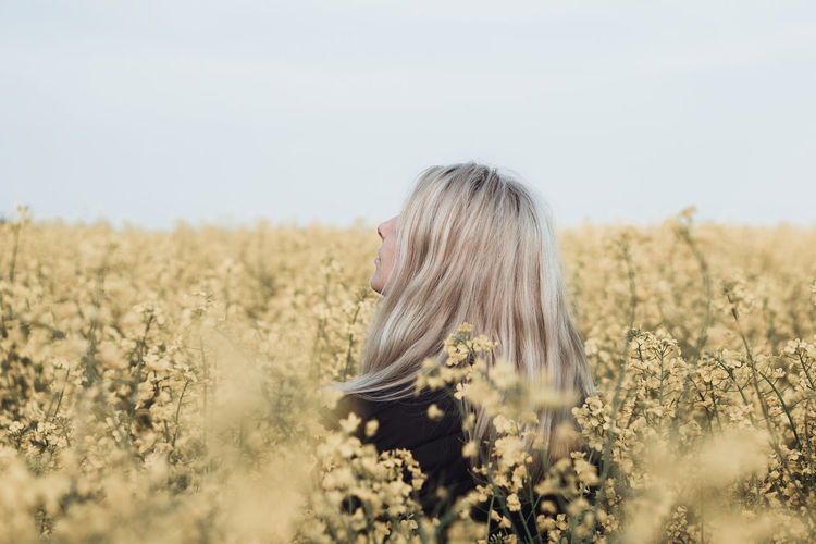 One Person Field Nature People Outdoors Beauty In Nature Yellow Yellow Field Adult Adults Only Close-up Leisure Activity Growth Plants Still Life Portrait Portrait Of A Woman Lookingup That's Me! Break The Mold The Portraitist - 2017 EyeEm Awards The Great Outdoors - 2017 EyeEm Awards Live For The Story Place Of Heart Breathing Space Lost In The Landscape Crafted Beauty EyeEm Ready Summer Exploratorium Visual Creativity #FREIHEITBERLIN Creative Space A New Beginning Moments Of Happiness
