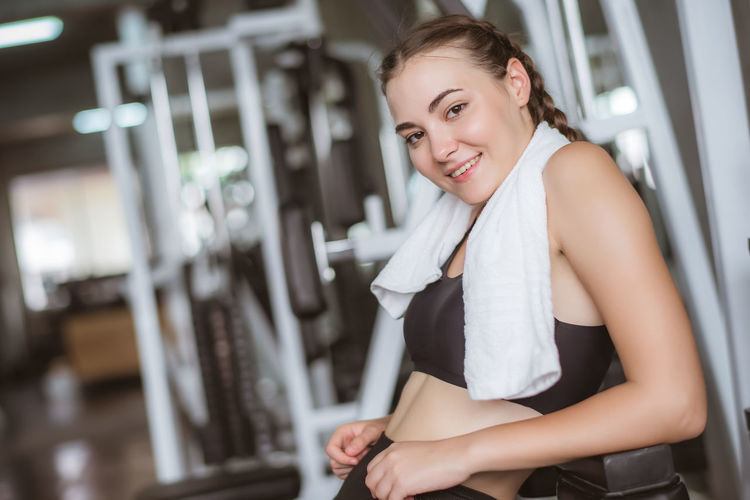 Portrait of smiling young woman in gym
