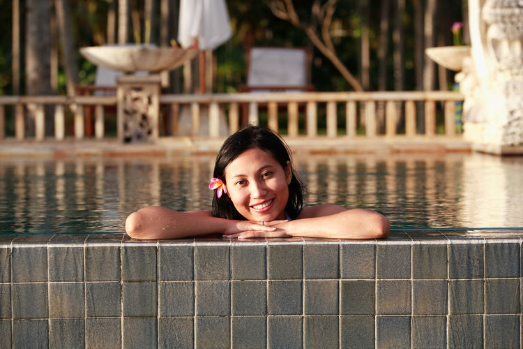Portrait of smiling woman in swimming pool