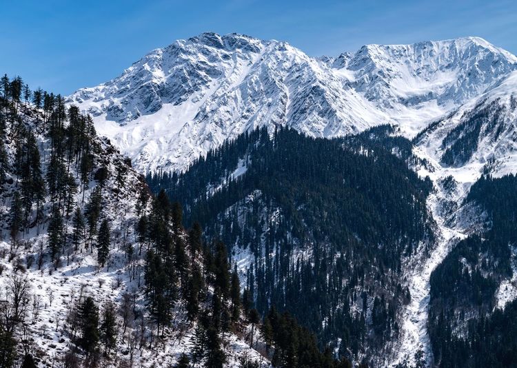 Snow covered mountain peek in parvati valley, tosh, himachal pradesh