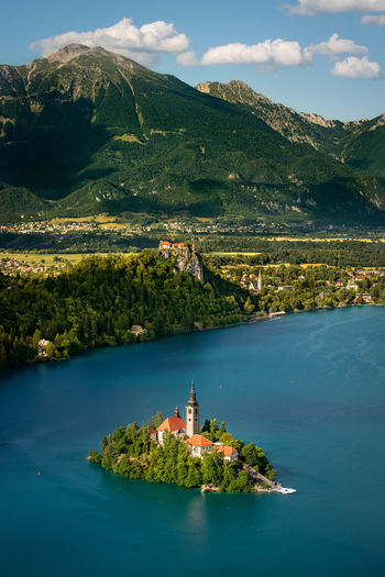 Scenic view of lake and church against sky bled / roadtrip slovenia