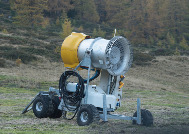 Snow cannon or snow gun for snow making in a ski resort