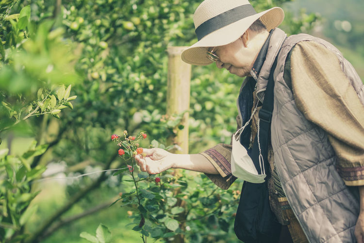 Rear view of woman holding flowers