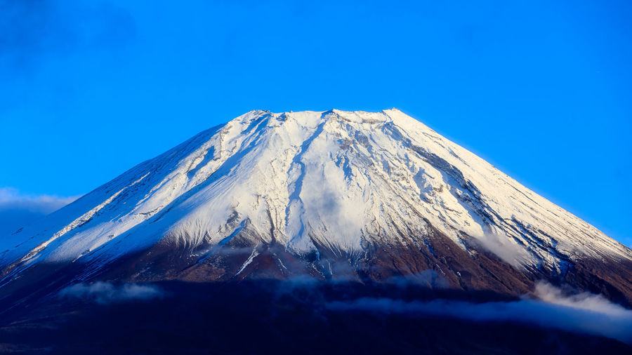 Closeup fuji mountain fujisan beautiful snowcapped volcano and blue sky background in japan