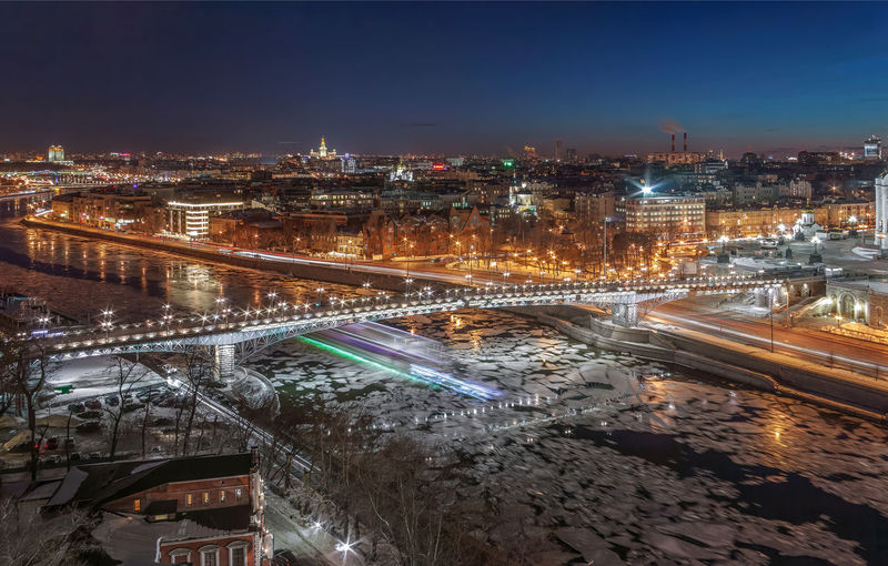 Moscow, patriarchal embankment, patriarchal bridge at night