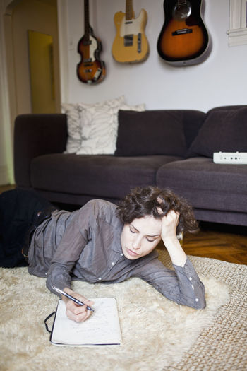 Authentic lifestyle photography from the HEX photo agency. Lifestyles Lifestyle Real People Human Representation Moments