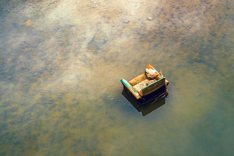 The armchair abandoned in the river