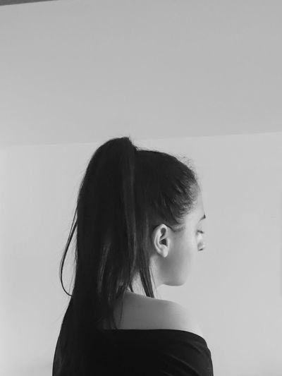 Side view of woman against wall