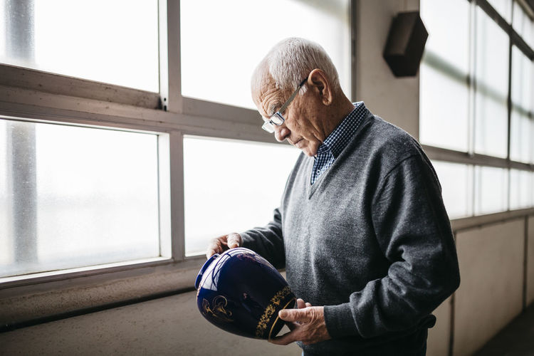 Elderly man reviewing the ceramic vase