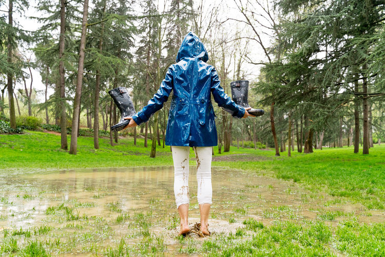 Full length of woman standing in park
