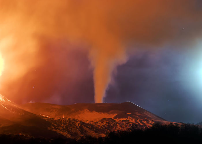Fiery sky during etna eruption from milo - february 2021