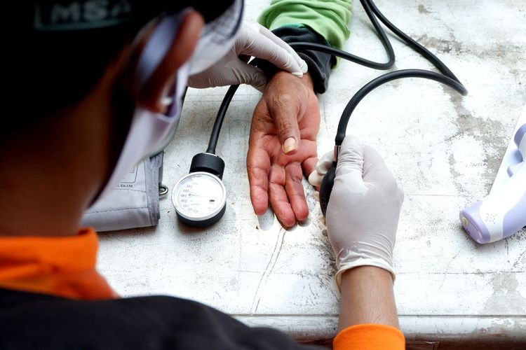 Cropped hand of doctor examining patient