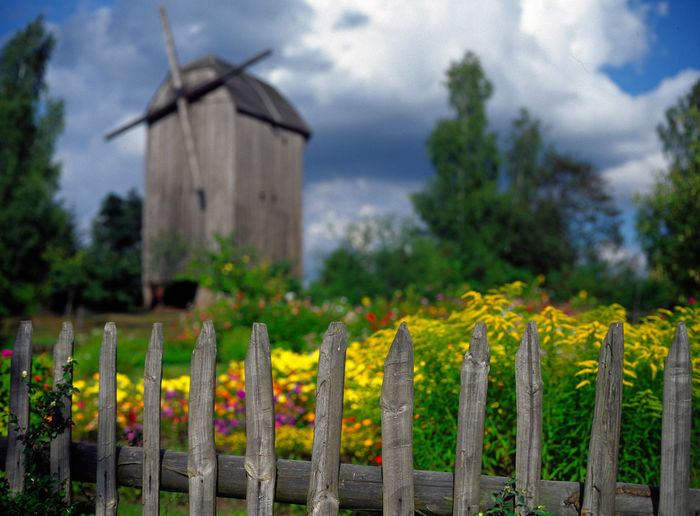 Wooden fence in the countryside
