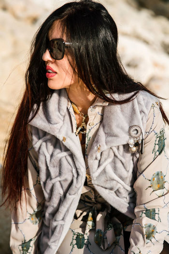 Fashion young woman wearing sunglasses
