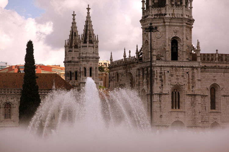 Blurred motion of fountain against mosteiro dos jeronimos