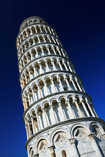 Leaning tower of pisa against clear sky