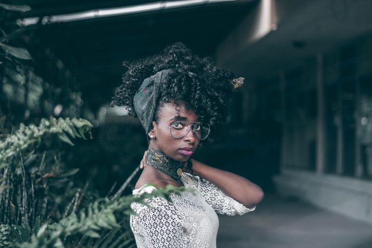 Portrait One Woman Only Looking At Camera Beauty Standing Beautiful Woman Outdoors One Young Woman Only Leisure Activity Youth Culture EyeEm Gallery Canon Camera Moody Teenagers Africa EyeEm Market 2017 Women The Week On EyeEm Casual Clothing Cheerful Front View Fashion Happiness Smiling EyeEm Selects