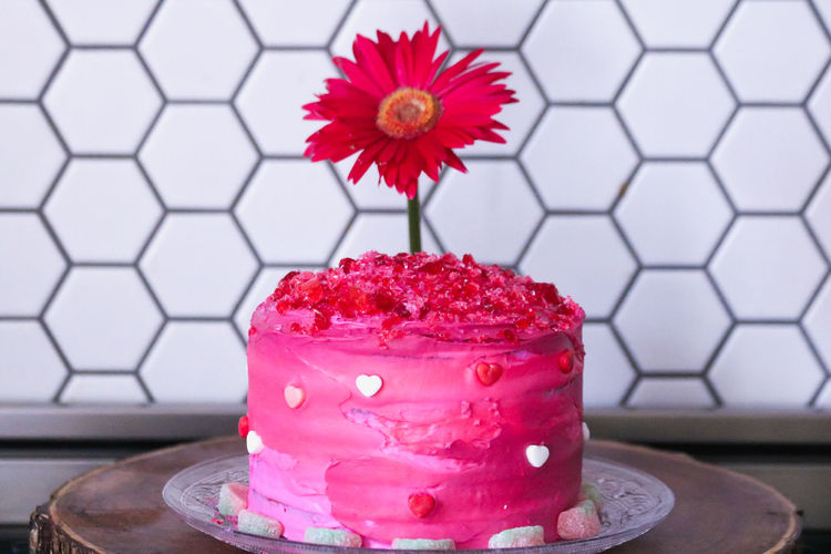 Close-up of pink roses in vase on table