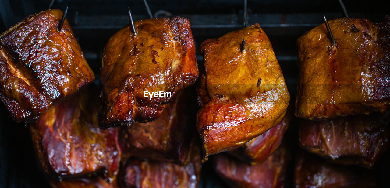 CLOSE-UP OF ROASTED MEAT ON BARBECUE