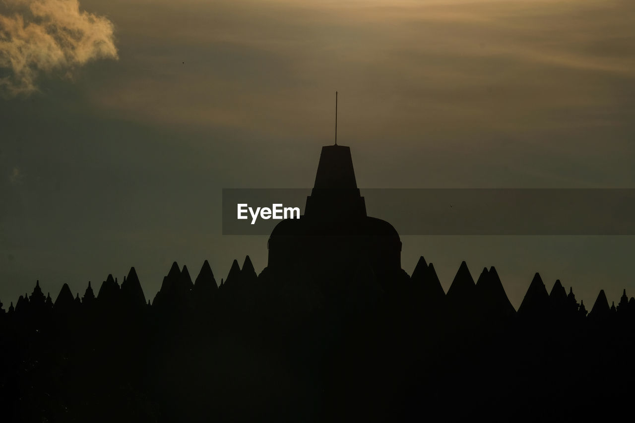 LOW ANGLE VIEW OF SILHOUETTE TEMPLE BUILDING AGAINST SKY