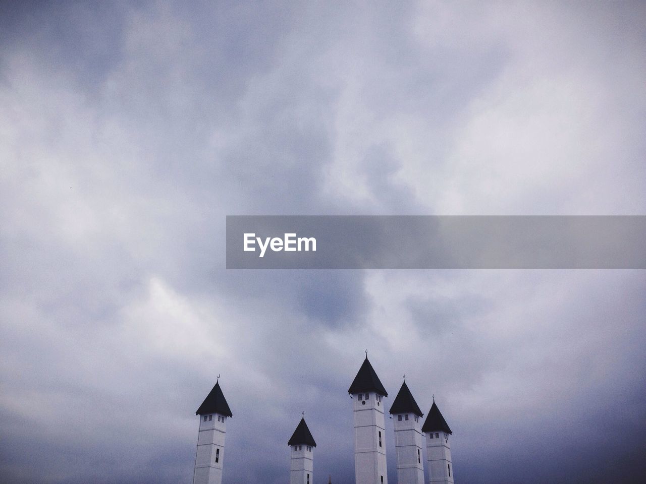 LOW ANGLE VIEW OF CLOUDY SKY