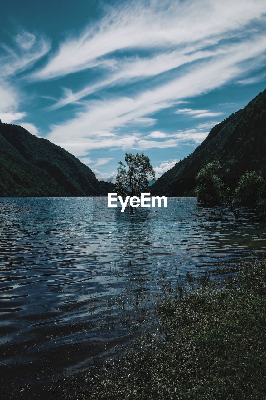SCENIC VIEW OF LAKE BY MOUNTAINS AGAINST SKY