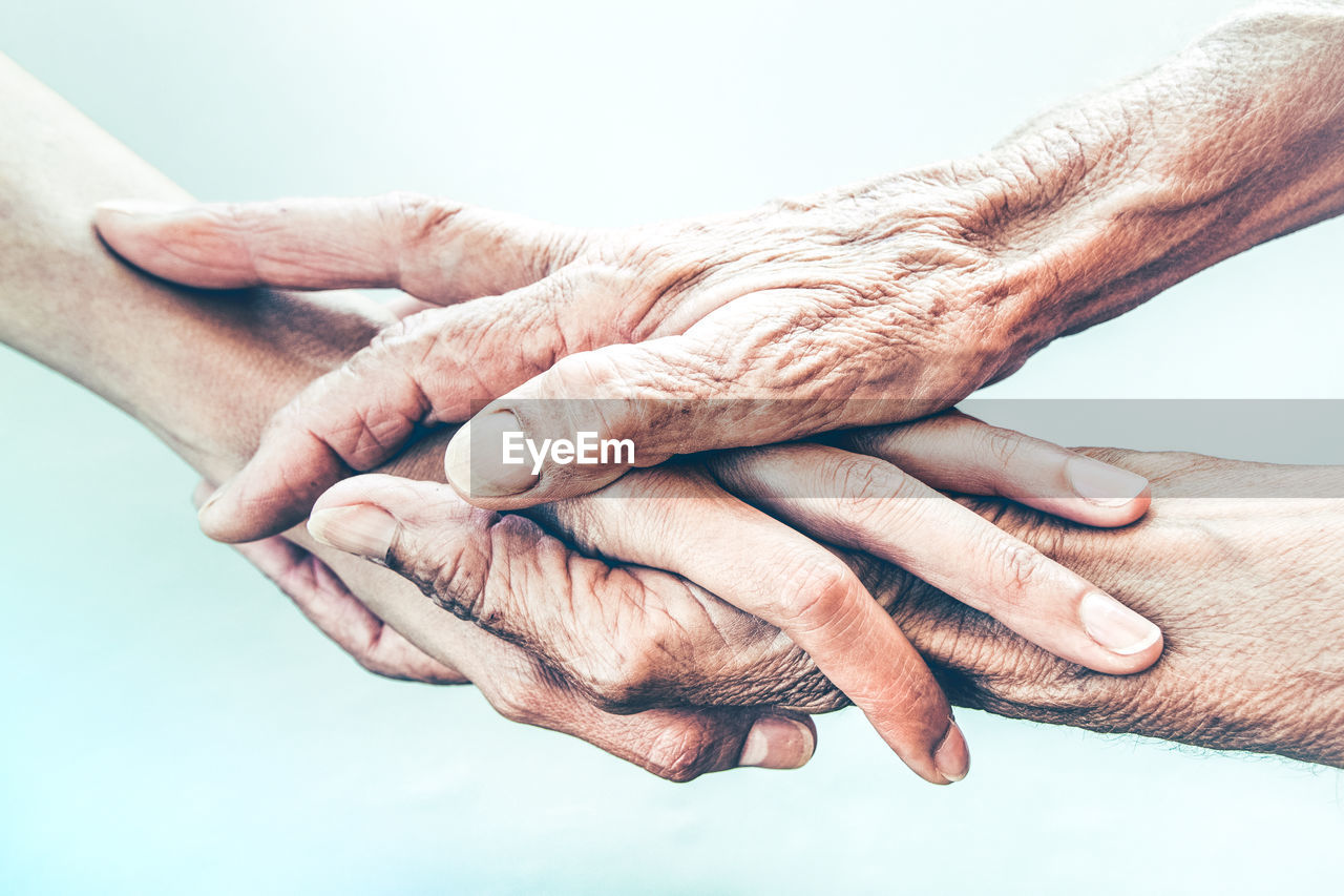 CLOSE-UP OF HAND HOLDING HANDS