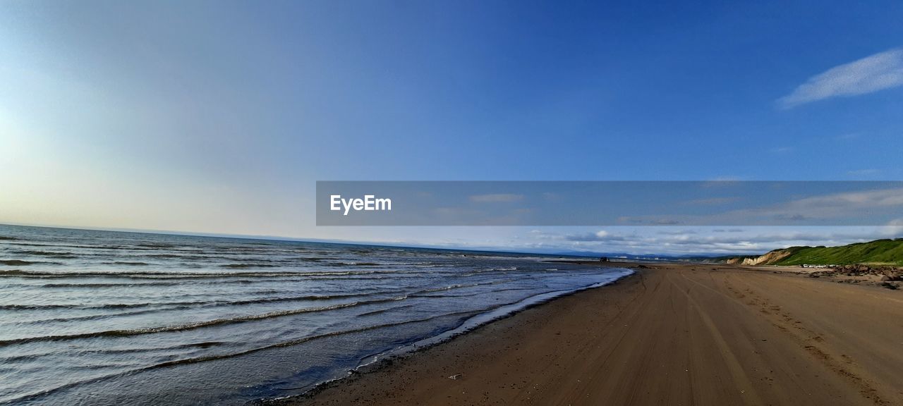 PANORAMIC VIEW OF BEACH AGAINST SKY