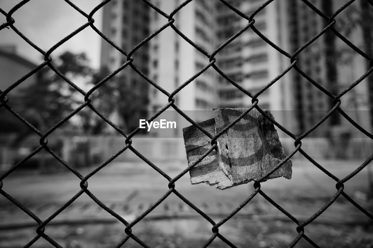 CLOSE-UP OF CHAINLINK FENCE IN SNOW