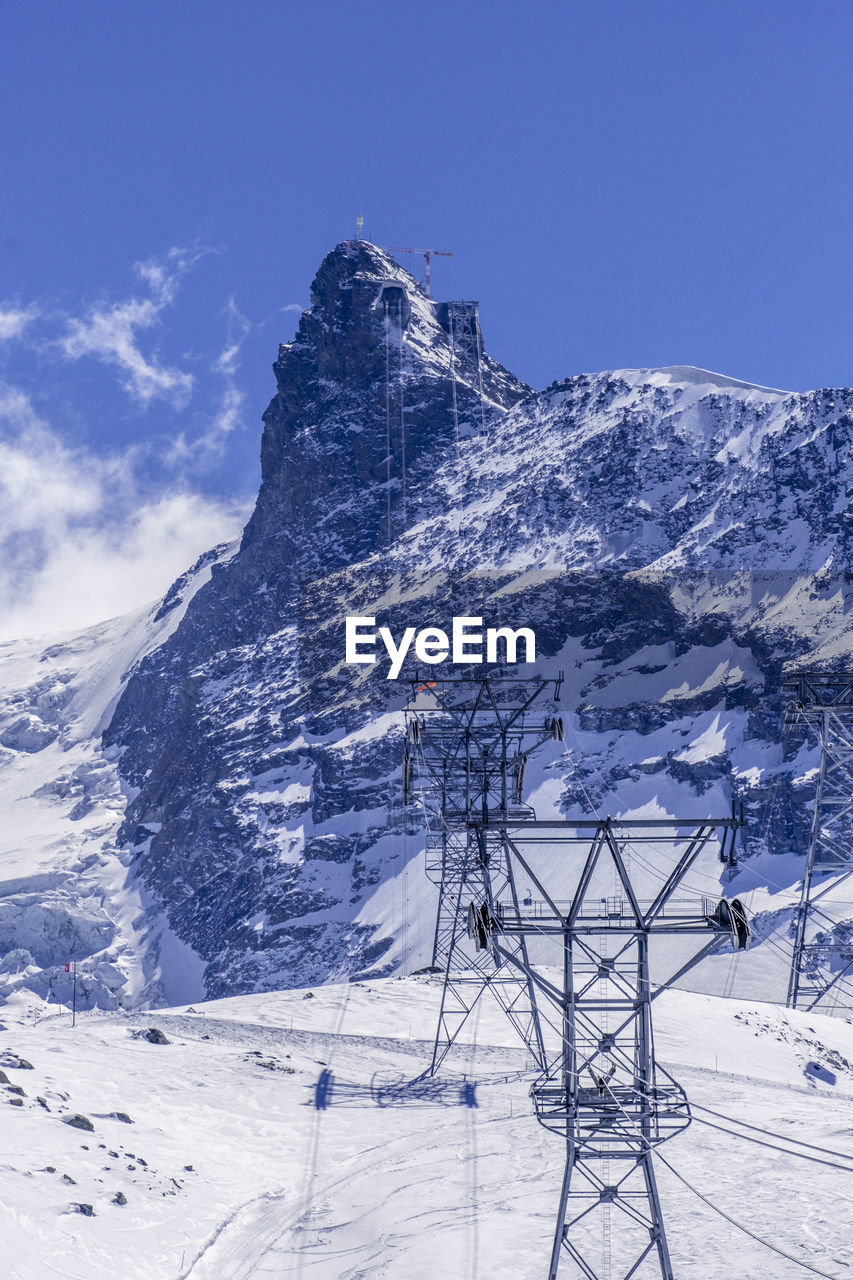 SNOWCAPPED MOUNTAIN AGAINST SKY