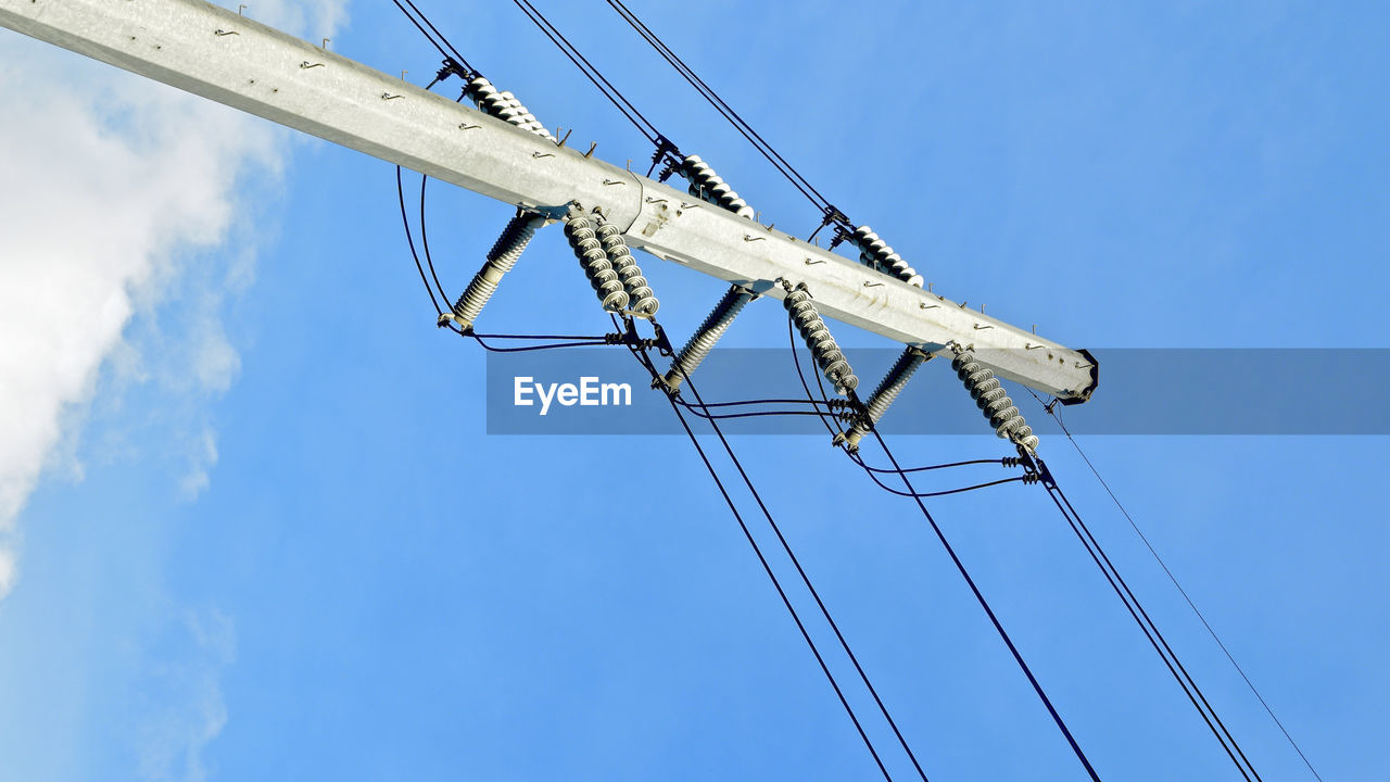 LOW ANGLE VIEW OF ELECTRICITY PYLON AGAINST SKY