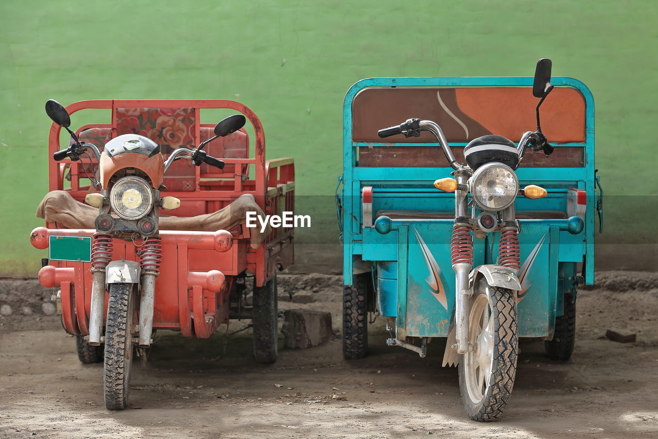 0184-red and blue three wheeler mototrucks-livestock market area. hotan-xinjiang -china.
