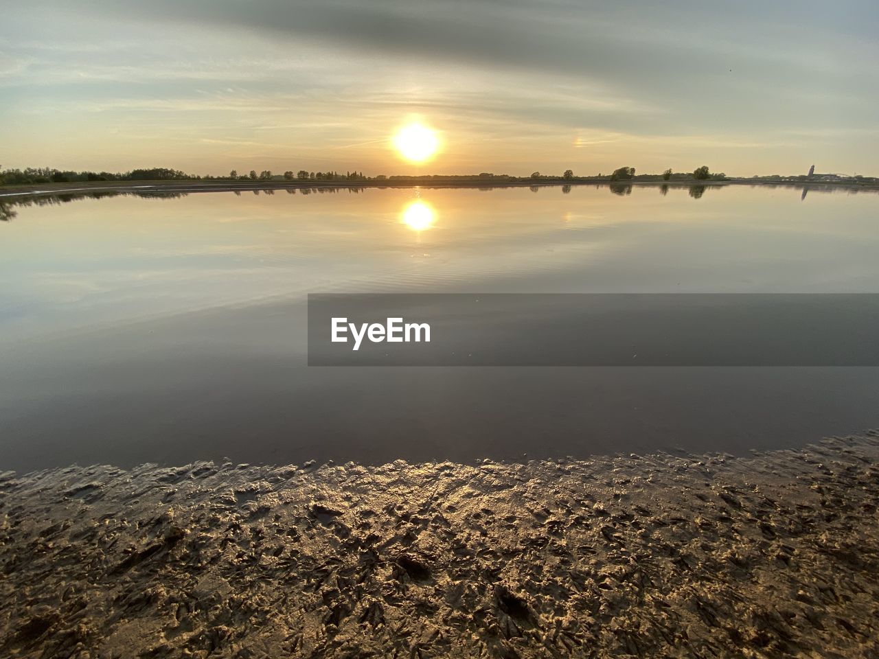 SCENIC VIEW OF SEA AGAINST SUNSET SKY