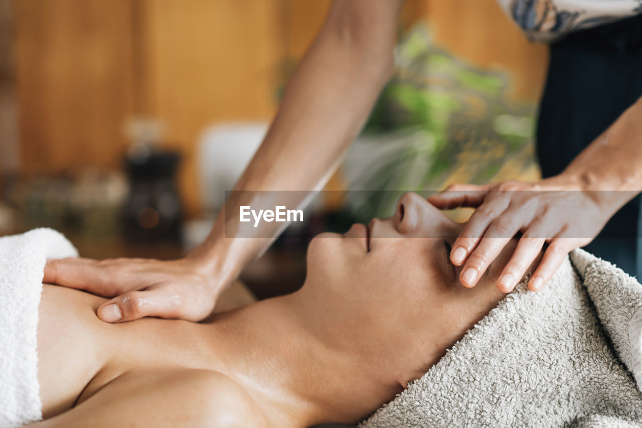 Deep relaxing ayurvedic head, face and chest massage