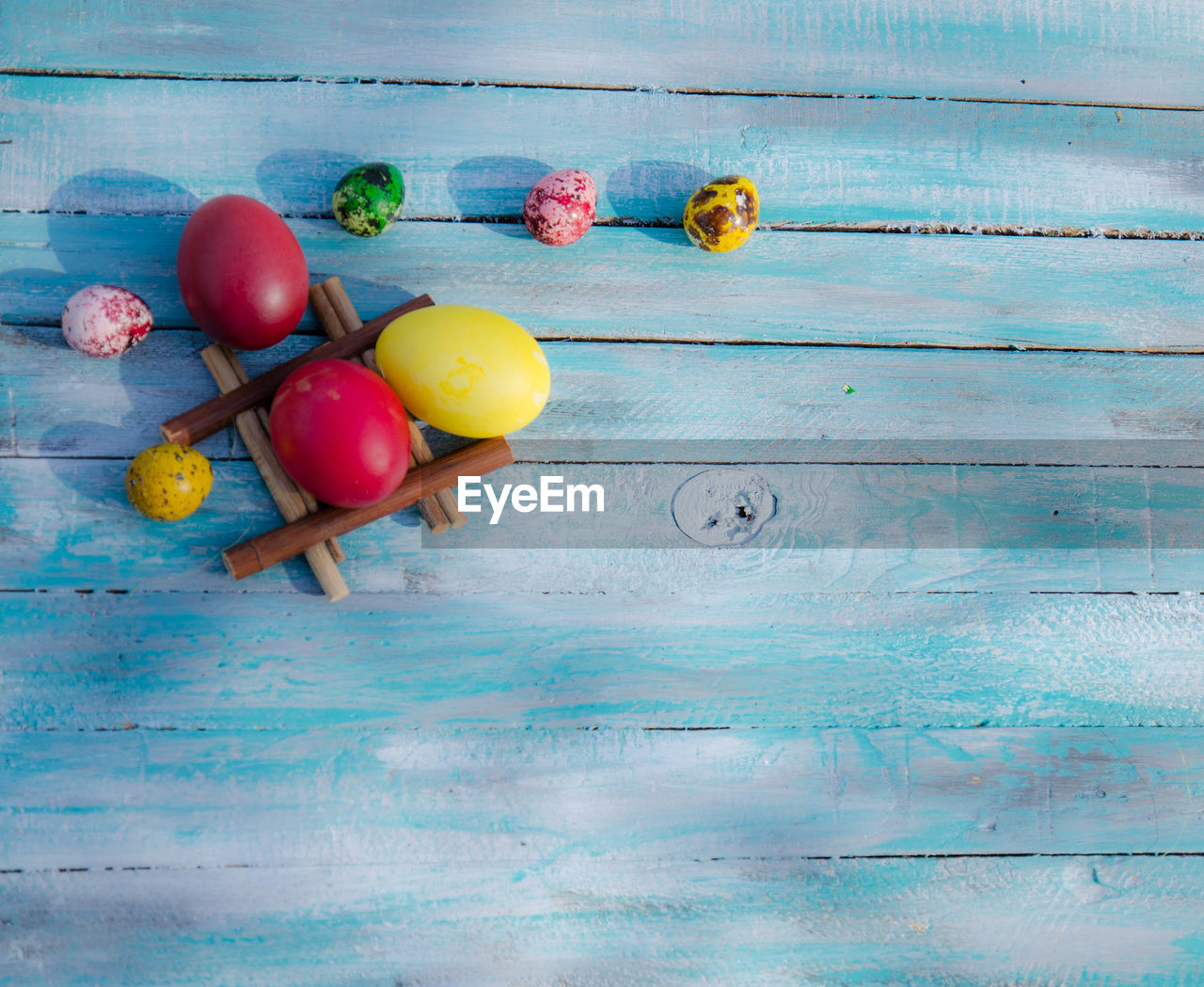 HIGH ANGLE VIEW OF FRUITS ON WOODEN TABLE