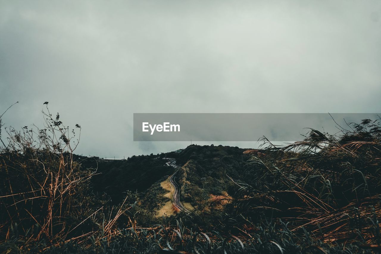SCENIC VIEW OF LAND AND MOUNTAINS AGAINST SKY