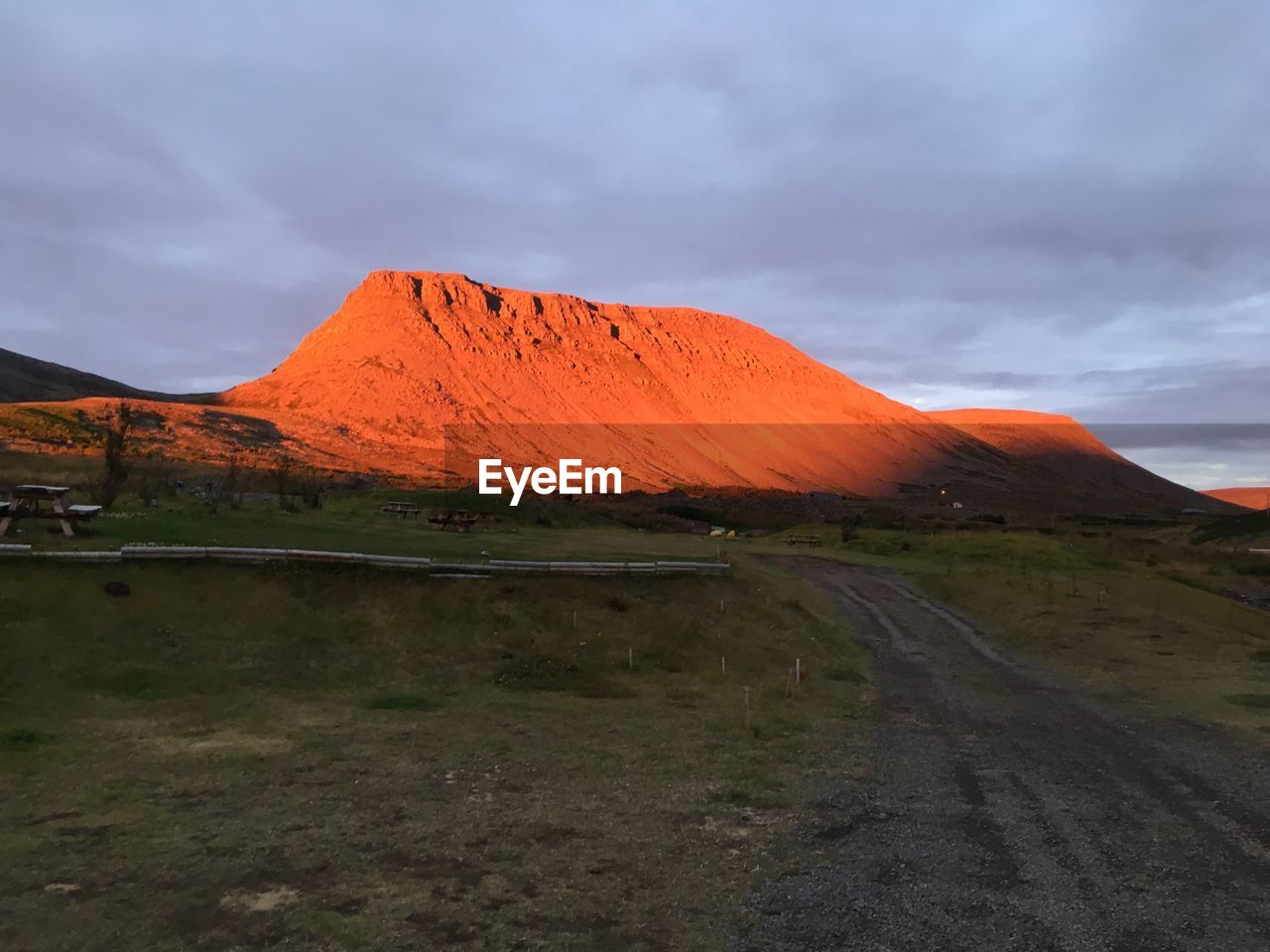 IDYLLIC SHOT OF LANDSCAPE AGAINST SKY