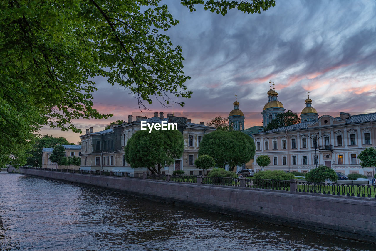 BUILDINGS AT WATERFRONT