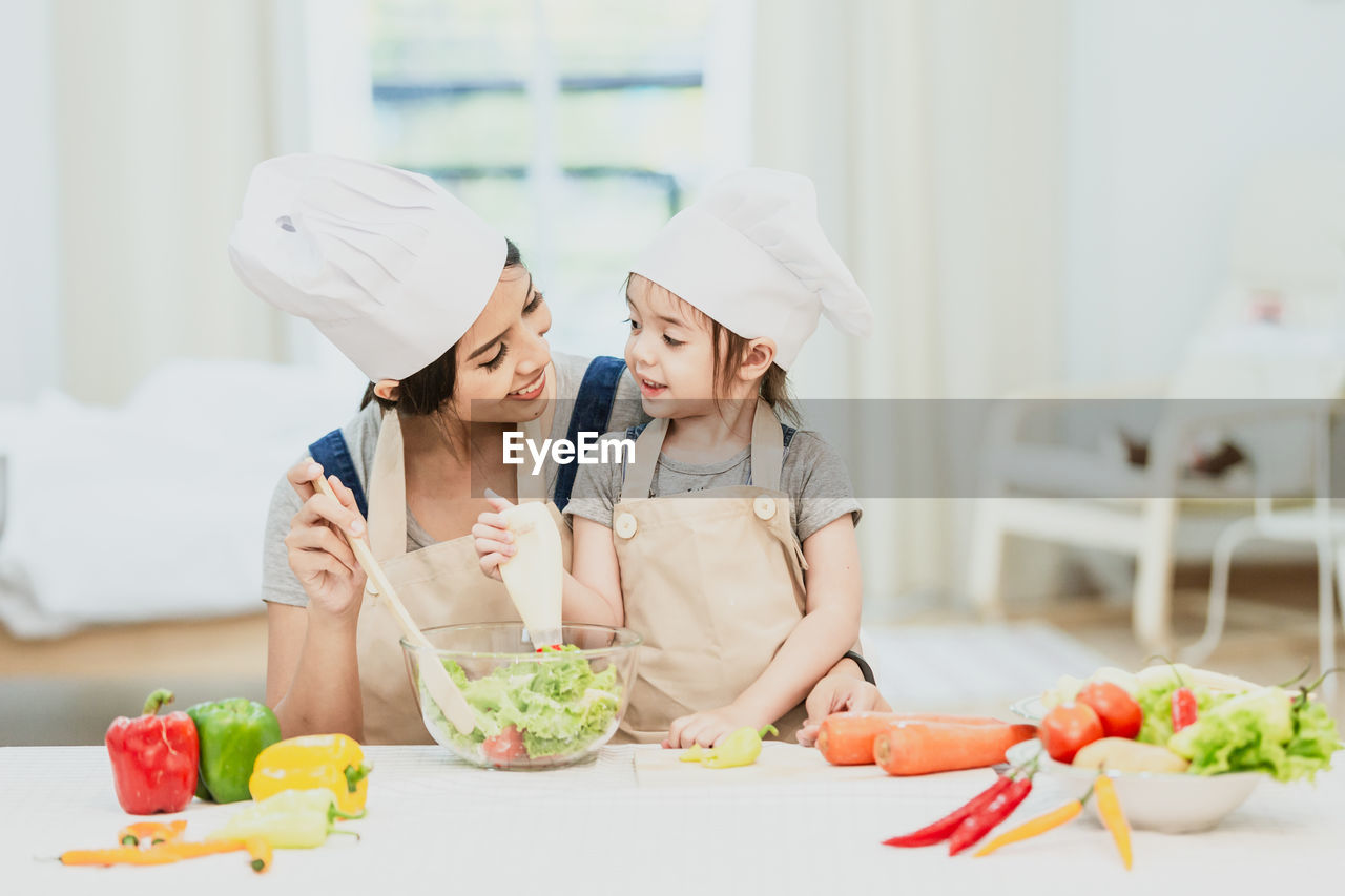 MIDSECTION OF WOMAN HAVING FOOD