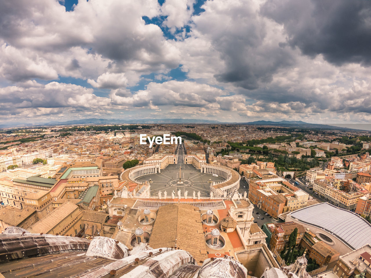 Panoramic view of rome and vatican city from the san pietro dome. beautiful aerial panorama 