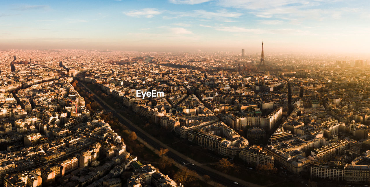 AERIAL VIEW OF CITYSCAPE AGAINST SKY